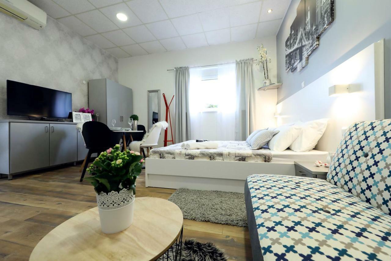 Studio Apartman Summer Flower ซาดาร์ ภายนอก รูปภาพ